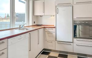 Cucina o angolo cottura di Gorgeous Home In Thisted With Wifi