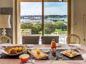 別荘の敷地内または近くでの食事または食べ物