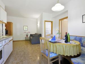 Кухня или мини-кухня в Apartment Hocheppan by Interhome
