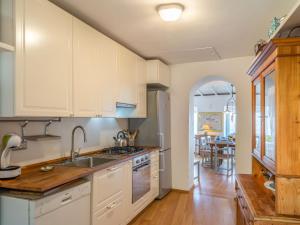 Kuchyň nebo kuchyňský kout v ubytování Holiday Home Bellissimi - DOL280 by Interhome