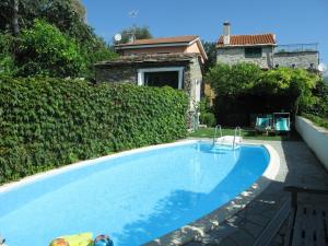 una piscina frente a una casa en Holiday Home Bellissimi - DOL280 by Interhome, en Bellissimi 48 fotos más