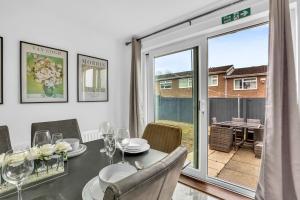 Fotografie z fotogalerie ubytování Newcastle Weekly & Monthly Offers, New 3 Bed House, Contractors, Families, Relocations Stays v destinaci Lemington