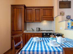 Kuchyň nebo kuchyňský kout v ubytování Apartment Bricco dei Ciliegi-1 by Interhome