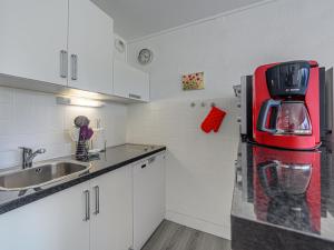 Η κουζίνα ή μικρή κουζίνα στο Apartment Piscine et Plage by Interhome +15 φωτογραφίες