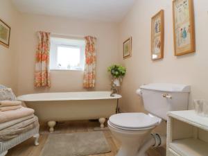 Et badeværelse på Church Farmhouse + 31 billeder