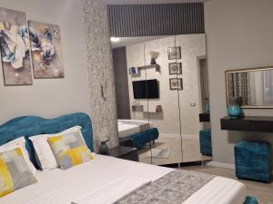 a bedroom with a bed and a mirror at Alecsa 1 Luxury Residence in Mamaia