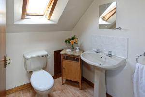 a bathroom with a white toilet and a sink at Church Cottage with sunny garden in Ayr +12 photos
