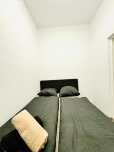Posteľ alebo postele v izbe v ubytovaní Amazing 2BR Apartment Near Praterstern