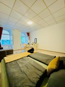Posteľ alebo postele v izbe v ubytovaní Amazing 2BR Apartment Near Praterstern