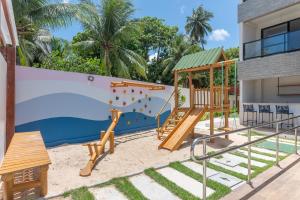 a playground in the backyard of a house at Paraíso familiar em frente a vila do pescador caboclo na nova orla de Tamandaré in Tamandaré