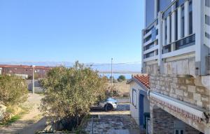 Το κτήριο όπου στεγάζεται  το διαμέρισμα