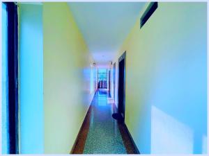 Fotografie z fotogalerie ubytování UJJAIN BUDGET HOTEL - R U D R A - S A G A R - Near Mahakal Temple - Railway Station - River - Free Parking and Wi- Fi - Power Backup - Hotel-At-Prime-Location Spacious-Room - BEST HOMESTAY IN UJJAIN v destinaci Udždžain