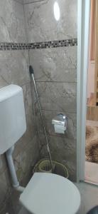 Koupelna v ubytování Apartmani Boki