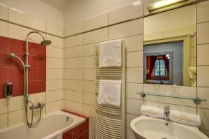 O baie la Hotel Edward Kelly