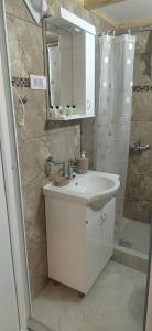 Koupelna v ubytování Apartmani Boki