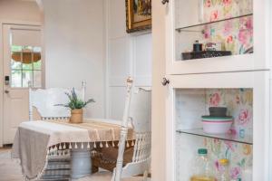 Billede fra billedgalleriet på Sweet Rose Cottage A Romantic Getaway i Omaha