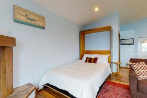 Ένα ή περισσότερα κρεβάτια σε δωμάτιο στο Tyee Shoreline Retreat B