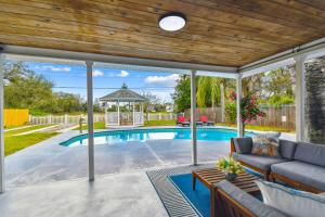Bazén v ubytování Tropical Dream - Pool - Firepit - Gazebo nebo v jeho okolí