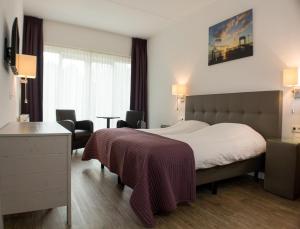 Postel nebo postele na pokoji v ubytování Hotel Cafe Restaurant Duinzicht