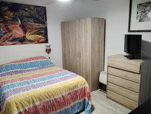 A bed or beds in a room at Alquiler Casita en Facinas