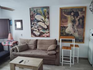 A seating area at Alquiler Casita en Facinas