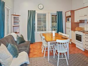 Kuchyň nebo kuchyňský kout v ubytování Holiday Home Aquahovi b6 by Interhome