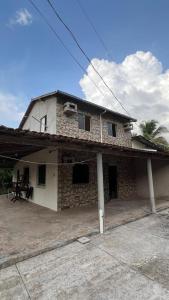a brick house with a roof on top of it at Paraíso in Benfica