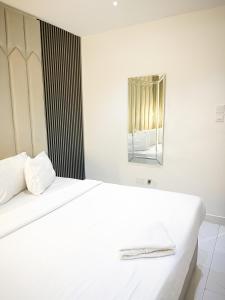 Postel nebo postele na pokoji v ubytování Luxe Apartments Surulere