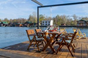 Θέα στο ποτάμι κοντά σε αυτή η παραθεριστική κατοικία