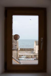 una vista del océano desde una ventana en Apartment Harbour Nights 7D by Interhome, en Lossiemouth