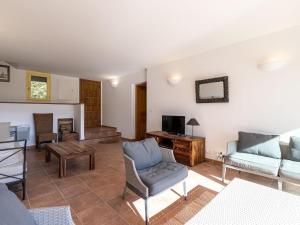 Televízia a/alebo spoločenská miestnosť v ubytovaní Villa Villa Capicciola by Interhome