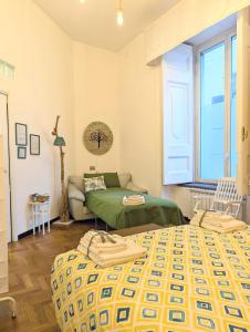a bedroom with a bed and a couch in it at Intrecci & Impasti in Naples