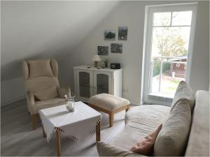 a living room with a couch and chairs and a table at Ferienwohnung Weitblick in Schlagsdorf in Schlagsdorf