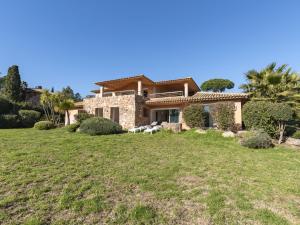 Vonkajšia záhrada v ubytovaní Villa Villa Capicciola by Interhome