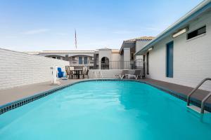 a swimming pool on the balcony of a apartment at Baymont by Wyndham Kingman in Kingman