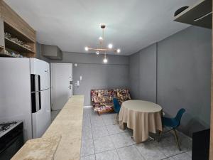 Кухня или мини-кухня в Stúdio Aconchegante na Vila Tupi PG
 +29 фотографий