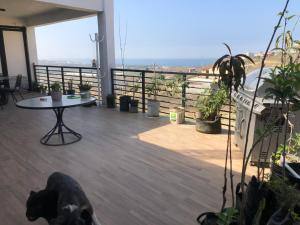 Balkón nebo terasa v ubytování Varela's Oceanview Hillside Condo in Puerto Nuevo