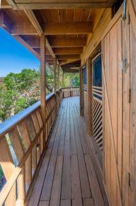 Ảnh trong thư viện ảnh của Tropical Treehouse In Paradise St Thomas ở East End