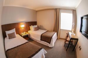 Rúm í herbergi á Hotel Martín Gusinde