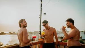 Viajero Cartagena - Getsemaní Hostel的酒水