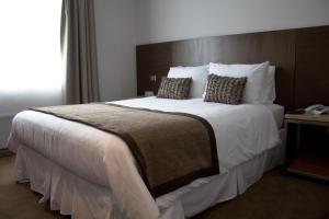 Rúm í herbergi á Hotel Martín Gusinde