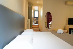 Postel nebo postele na pokoji v ubytování Honey Rooms Ferrara
