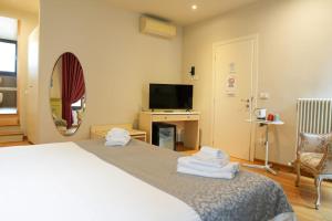 TV a/nebo společenská místnost v ubytování Honey Rooms Ferrara
