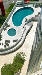 an overhead view of a swimming pool in a building at Condomínio próximo a ponte Hercílio Luz in Florianópolis
