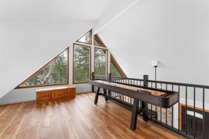 Gambar di galeri bagi Remodeled Lakefront Cabin, shuffleboard, Starlink di Eagle Rock