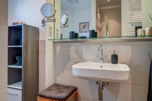 Ein Badezimmer in der Unterkunft Ostsee - Appartement Nr 181 "Uferschwalbe" im Strand Resort