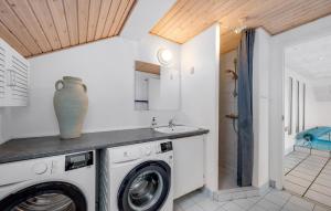 Fotografie z fotogalerie ubytování Pet Friendly Home In Henne With Sauna v destinaci Henne Strand
