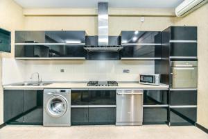 Η κουζίνα ή μικρή κουζίνα στο Delux apartment near winter park