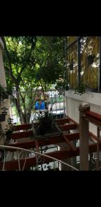 a group of benches with trees and a building at Dreams in La Plata
