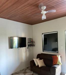 Μια τηλεόραση ή/και κέντρο ψυχαγωγίας στο Casa e Camping do Gerê +14 φωτογραφίες